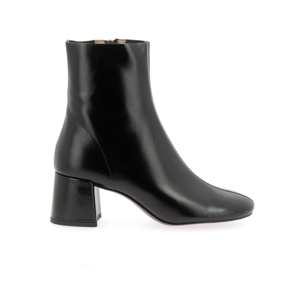 Boots ursula
