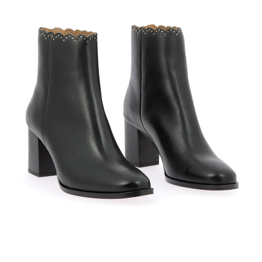 Boots gisella clous