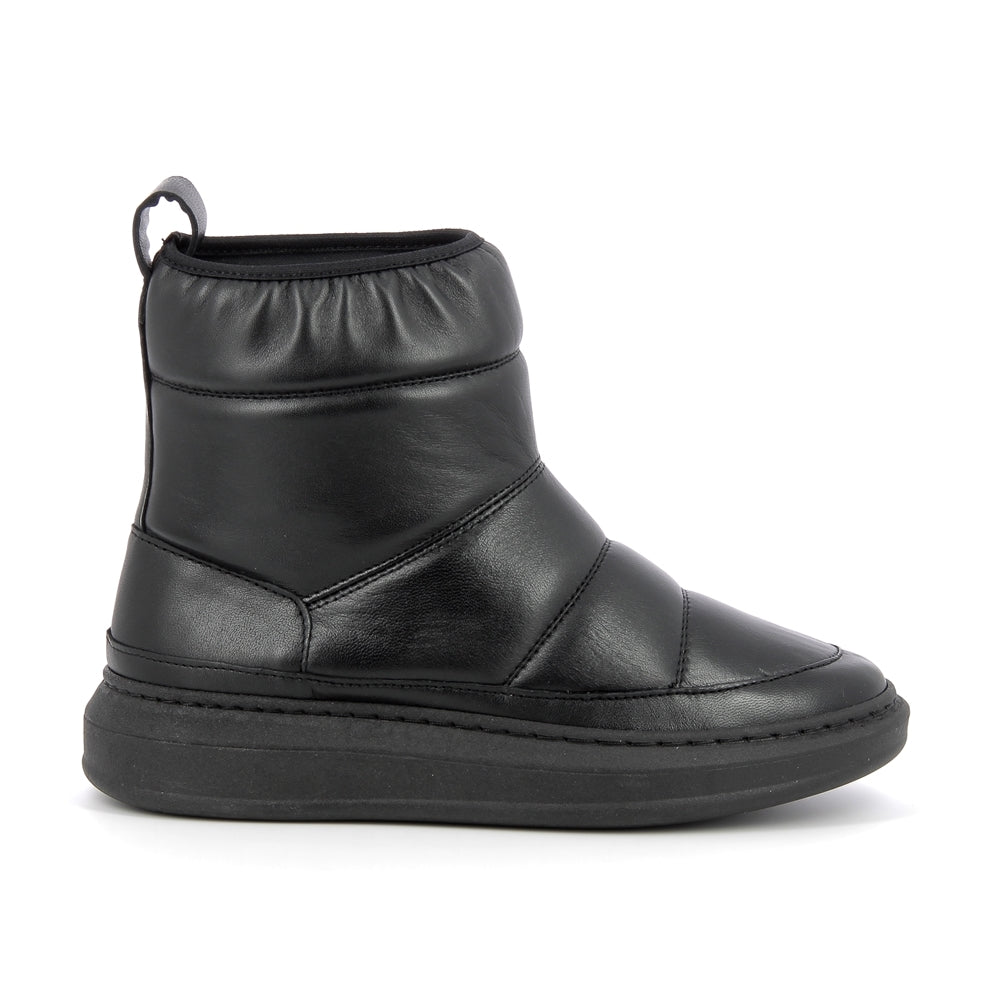 Boots moon