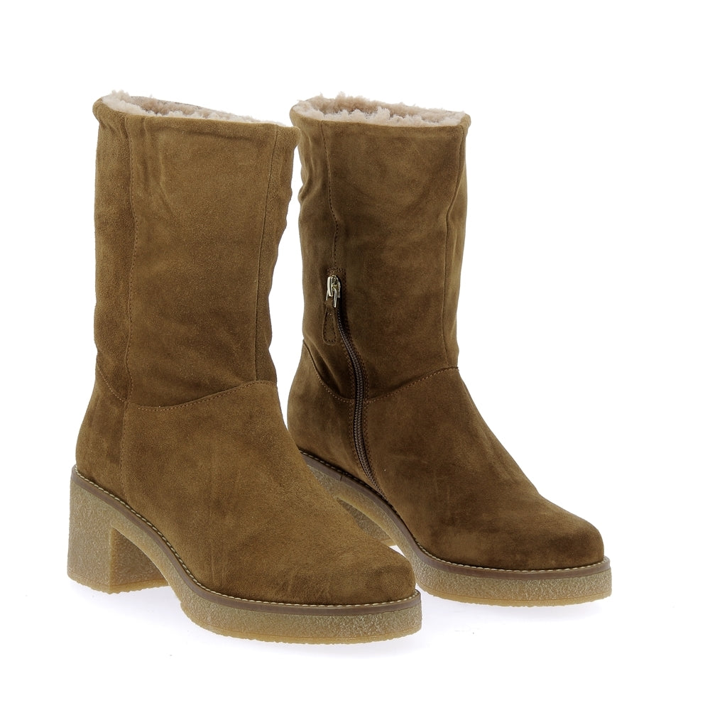 Boots emiliana