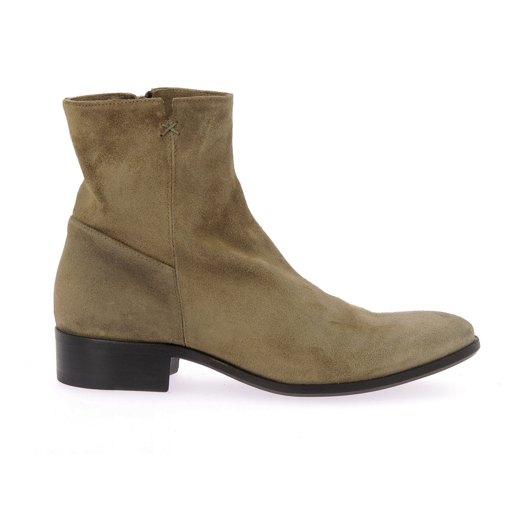 Boots chance cale