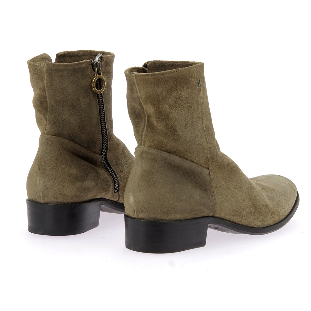 Boots chance cale