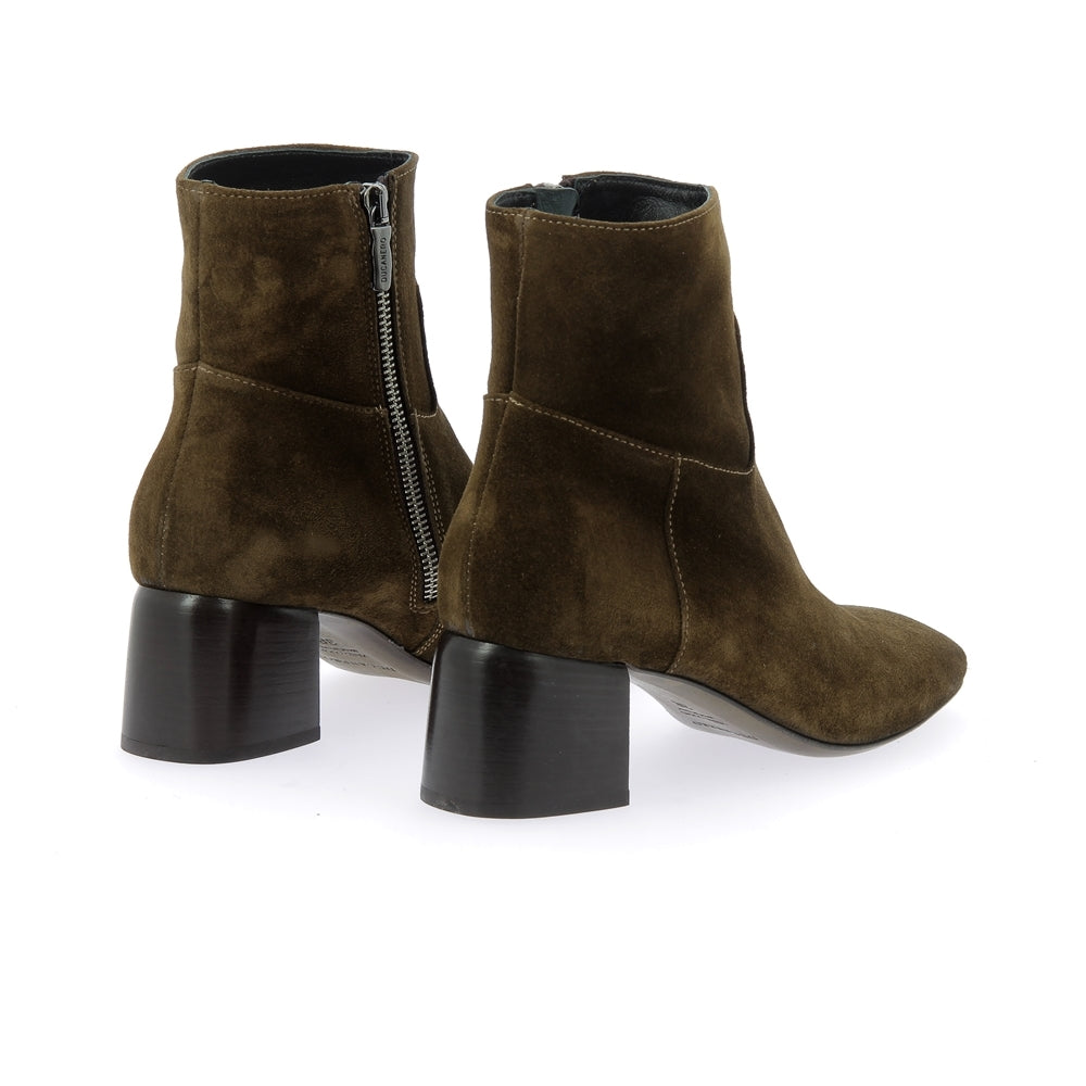 Boots 3833
