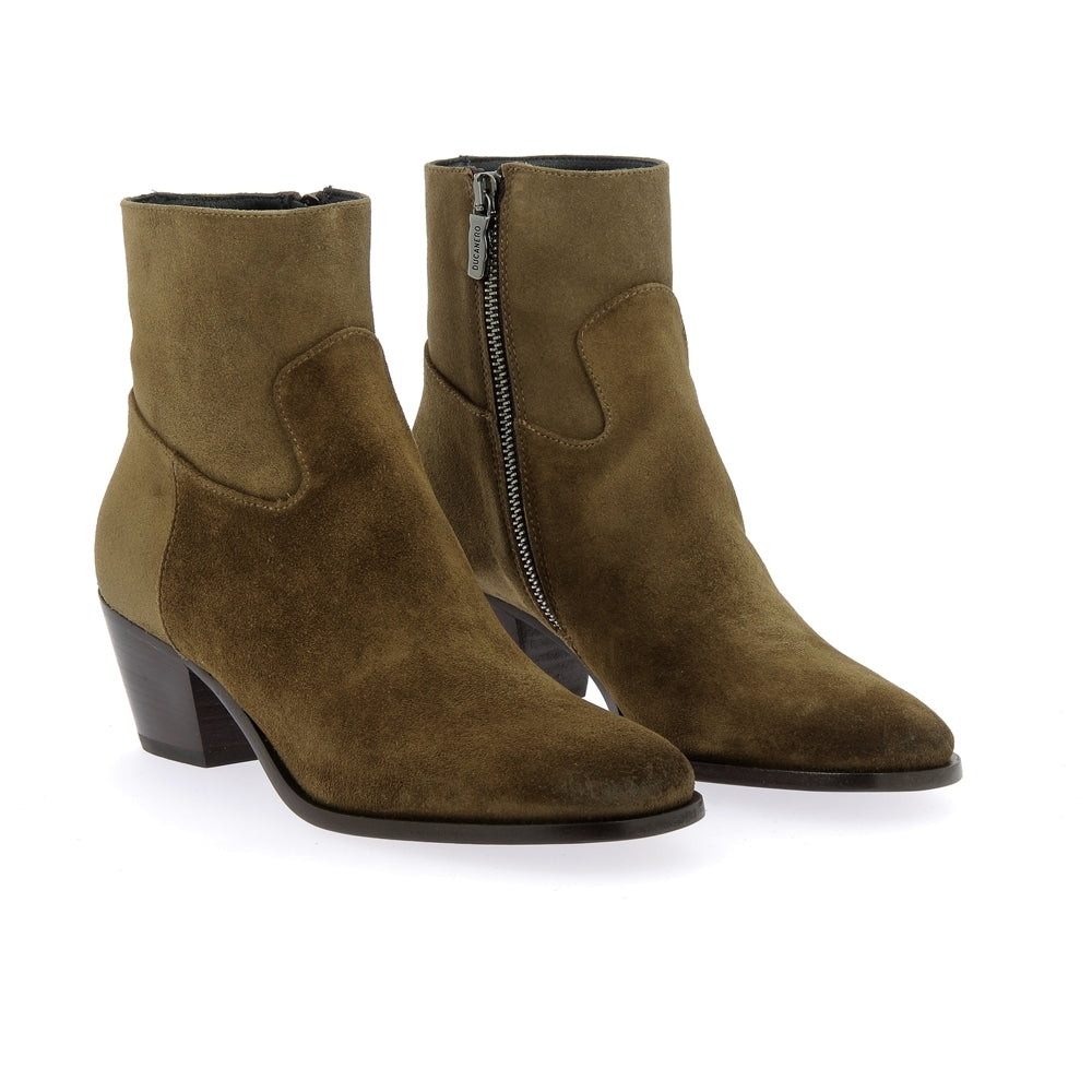 Boots 3833