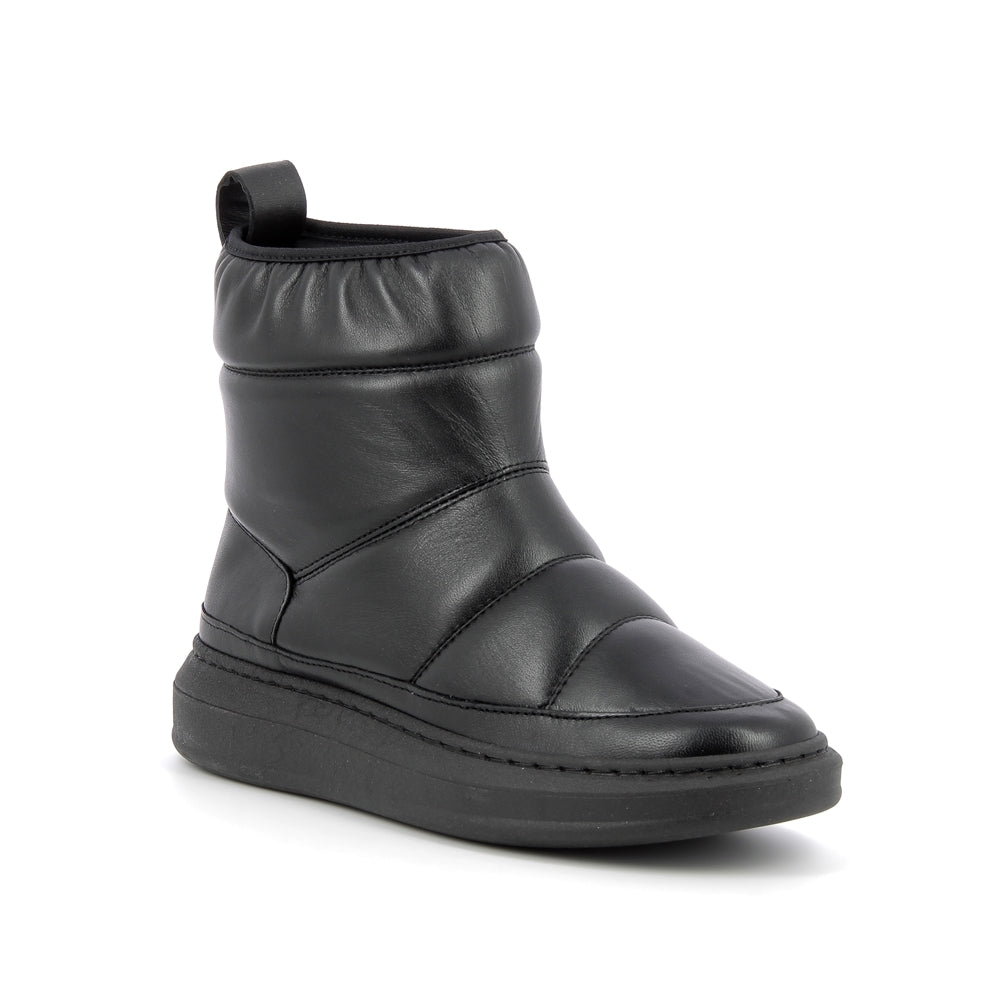 Boots moon