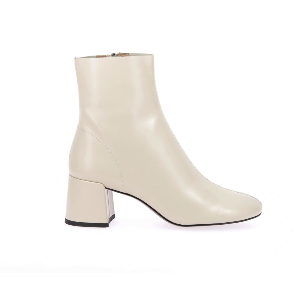Boots ursula