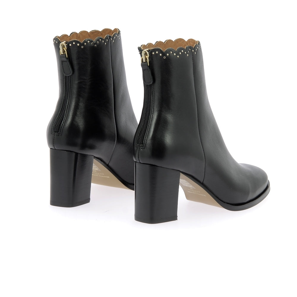 Boots gisella clous