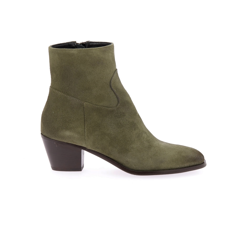 Boots 3833