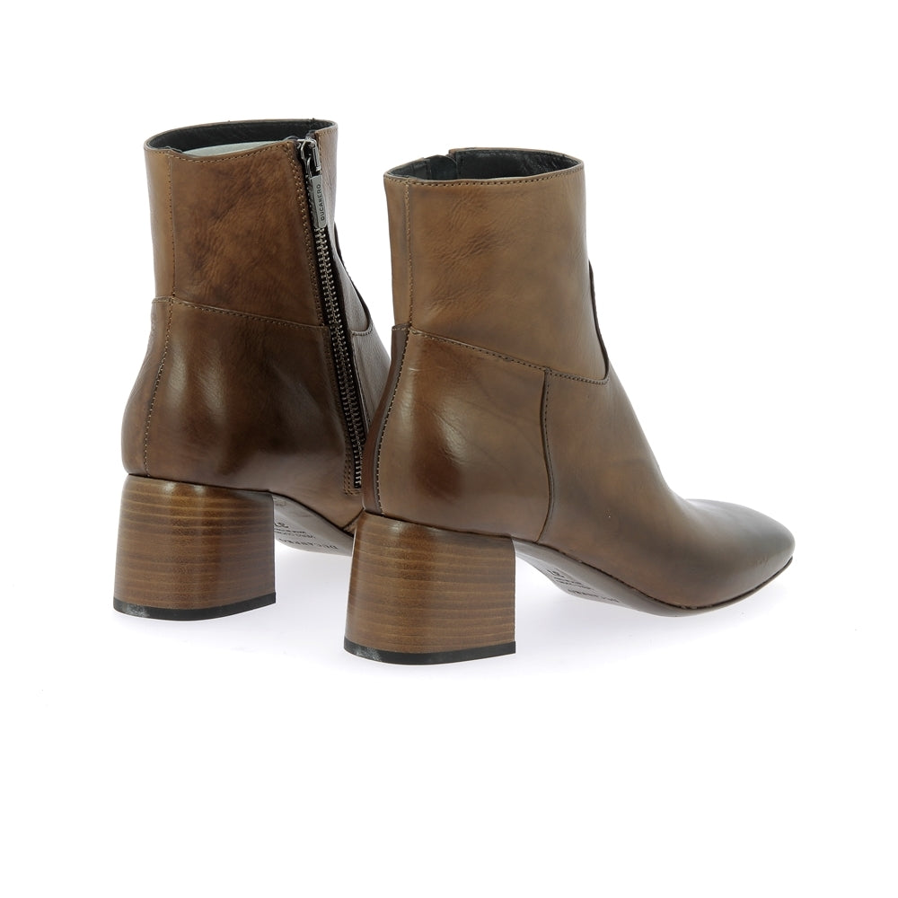 Boots 3833